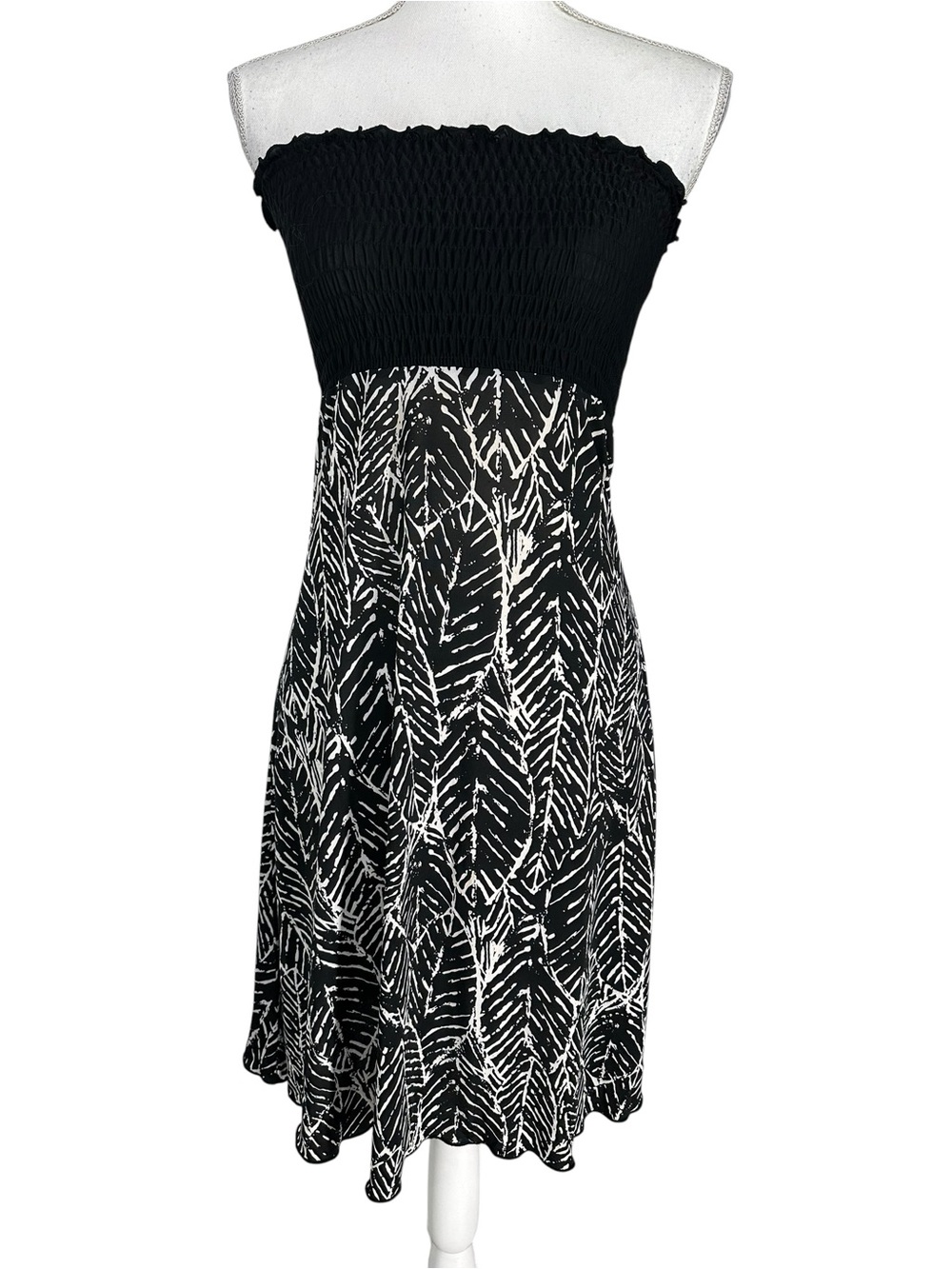 PACIFIC BEACH / Black & White Strapless Ruched Summer Dress / Small / Goth Boho